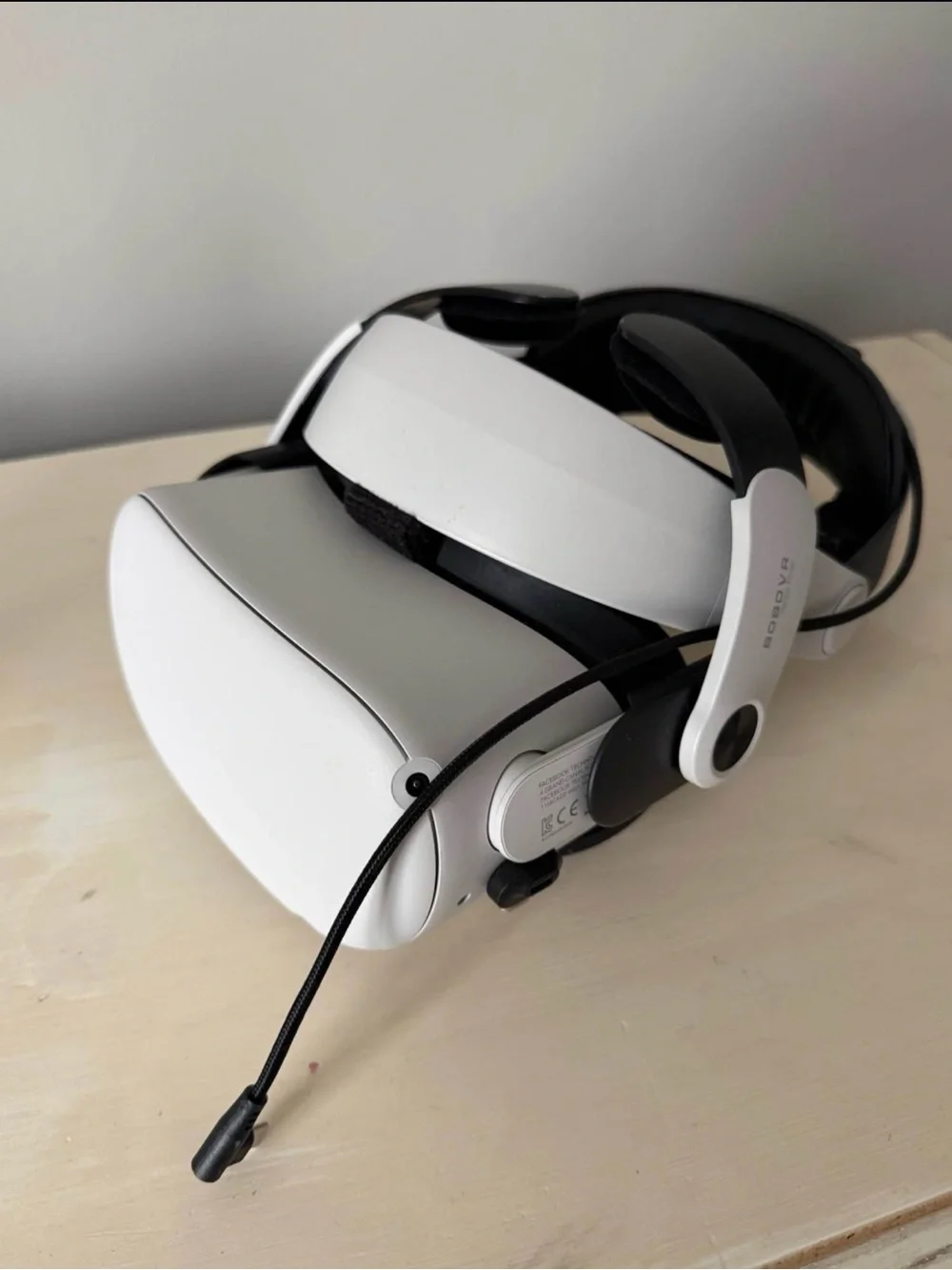 Meta Quest 2 VR Bundle w/ BOBOVR Head Strap Dock Batteries Controllers - Picture 1 of 5